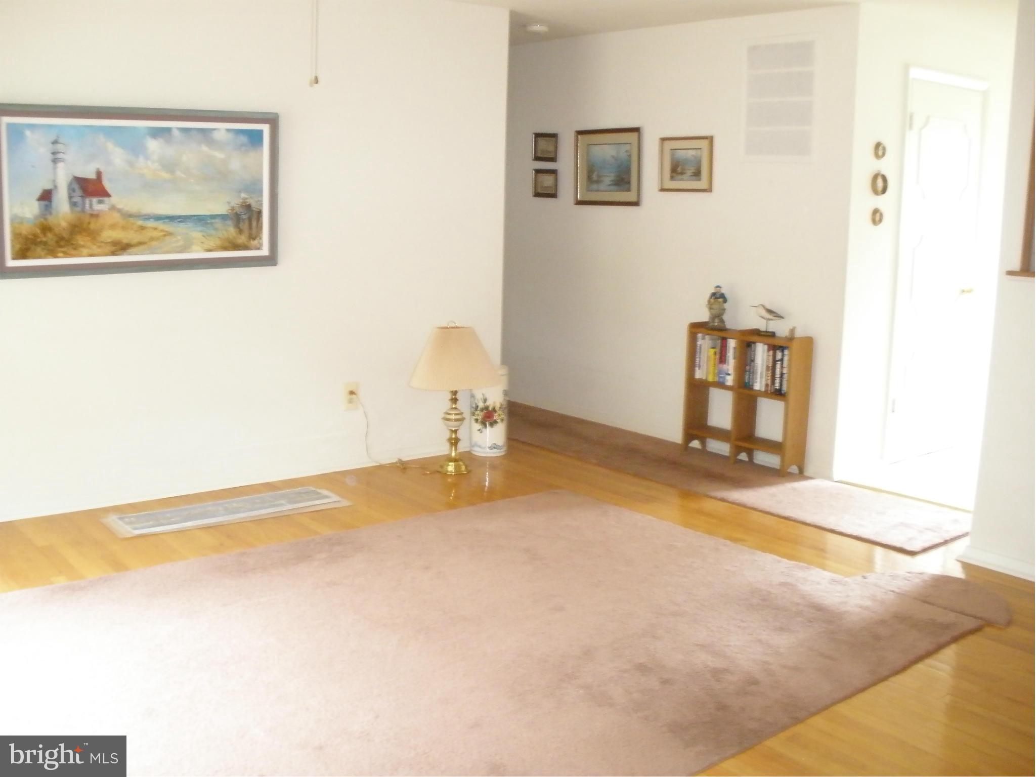 9506 Gunview Road Baltimore, MD 21236 - Photo 7 of 25 Living Room
