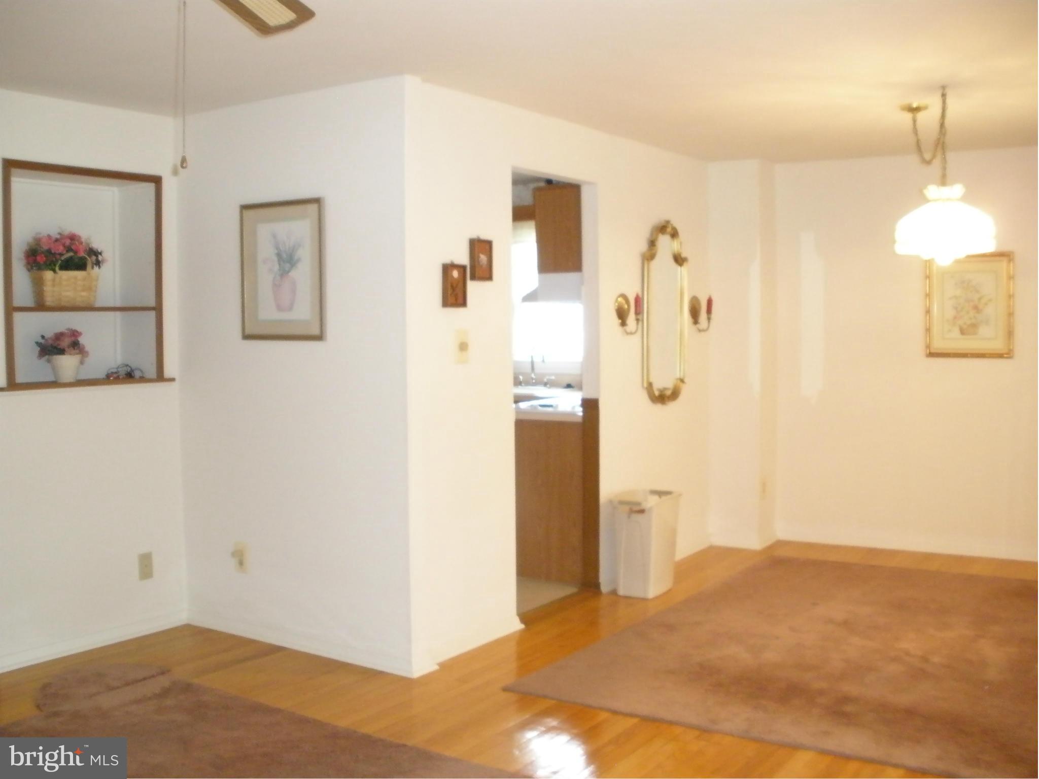 9506 Gunview Road Baltimore, MD 21236 - Photo 9 of 25 Living Room