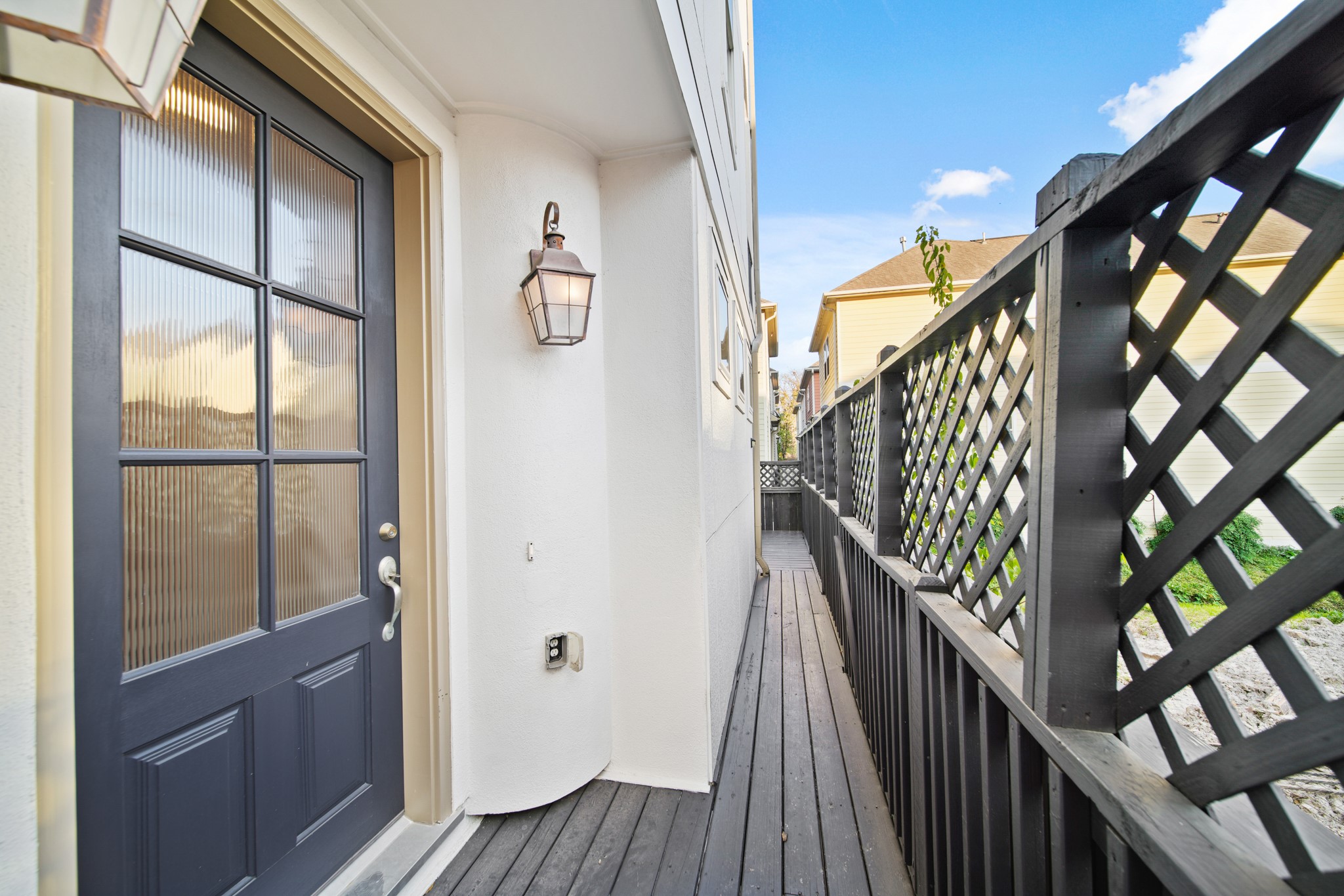 1250 West 23rd Street Houston, TX 77008 - Photo 4 of 50 Private and well lit front entry!