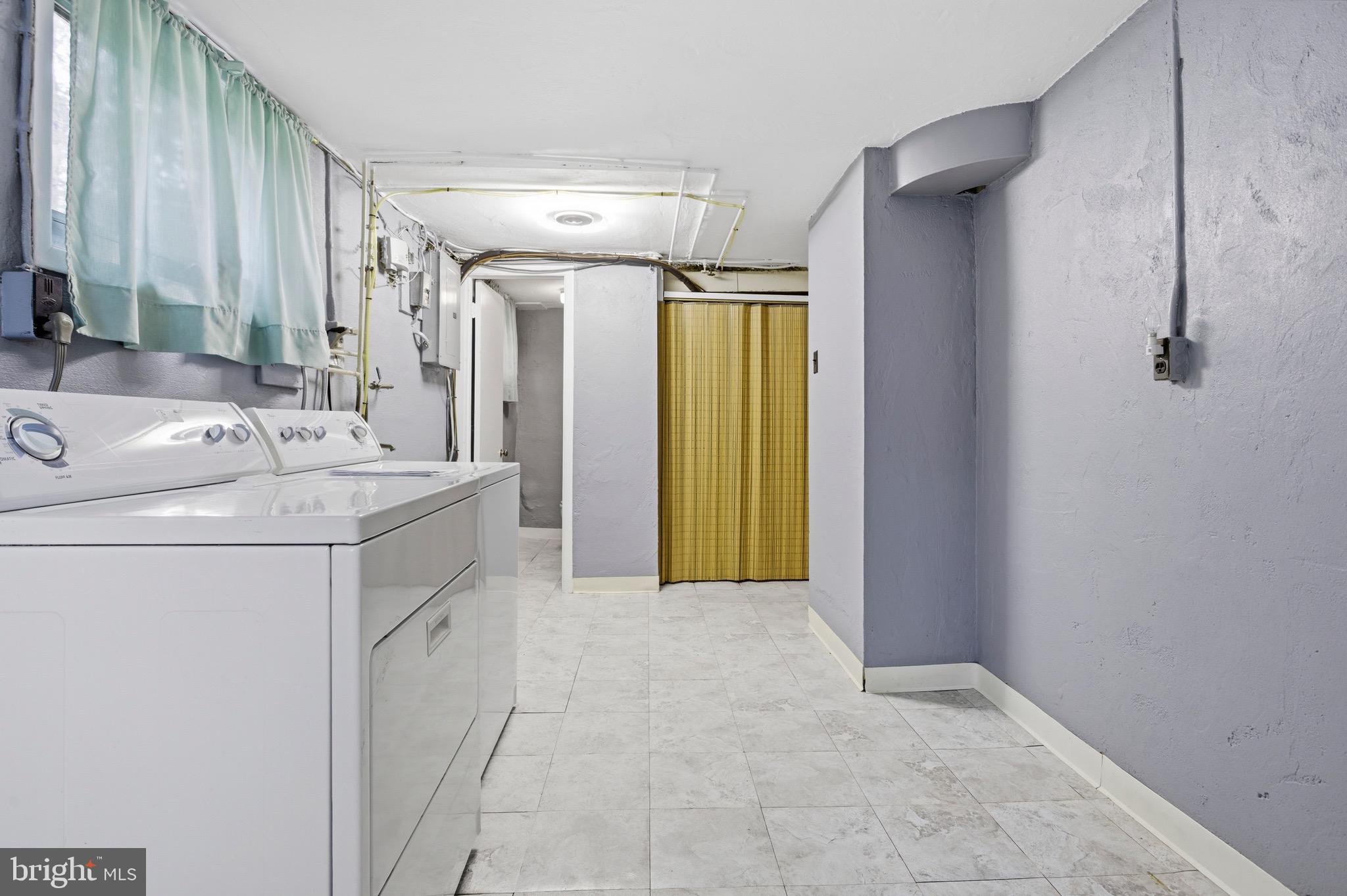 412 Foster Drive Springfield, PA 19064 - Photo 26 of 34 a bathroom with a sink and a mirror