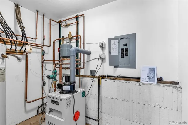 a view of utility room