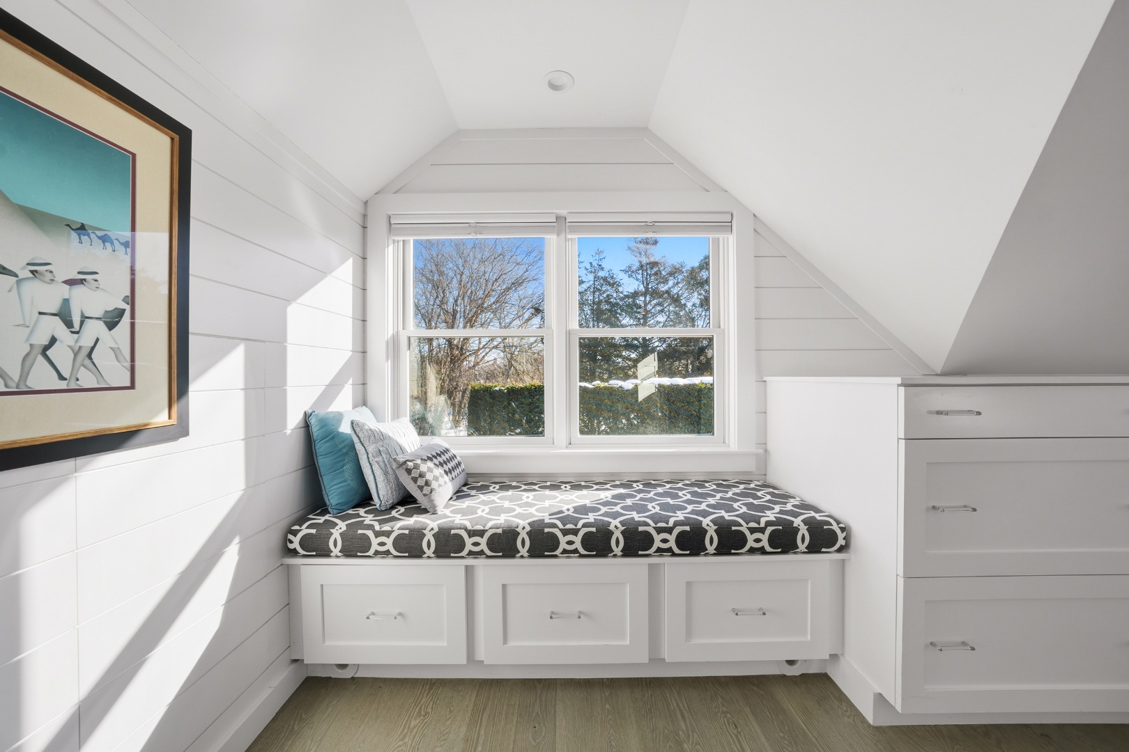 10 Pilgrim Road Nantucket, MA 02554 - Photo 34 of 65 a living room with a bed and a window