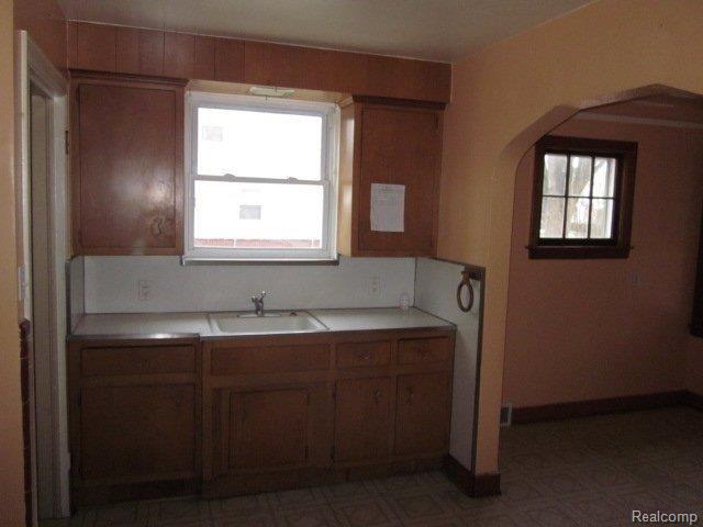 6506 Rutland Street Detroit, MI 48228 - Photo 9 of 11 261-792860 kitchen