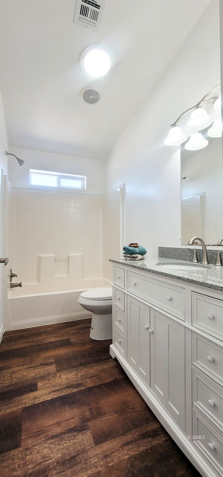 1056 North Alford Street Ridgecrest, CA 93555 - Photo 12 of 24 a bathroom with a sink and a mirror