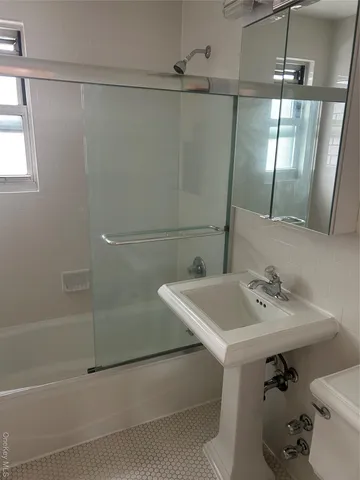 $2,700 | 15 Schenck Avenue, Unit 3E, Great Neck, NY 11021