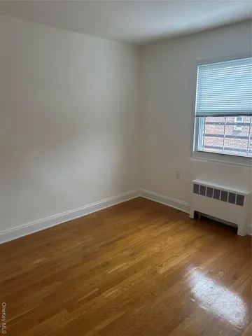 $2,700 | 15 Schenck Avenue, Unit 3E, Great Neck, NY 11021