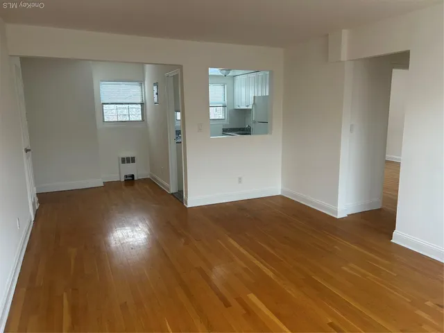 $2,700 | 15 Schenck Avenue, Unit 3E, Great Neck, NY 11021