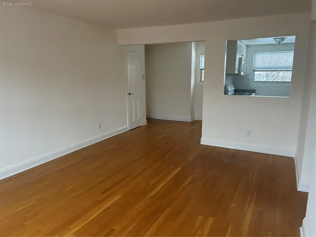 $2,700 | 15 Schenck Avenue, Unit 3E, Great Neck, NY 11021