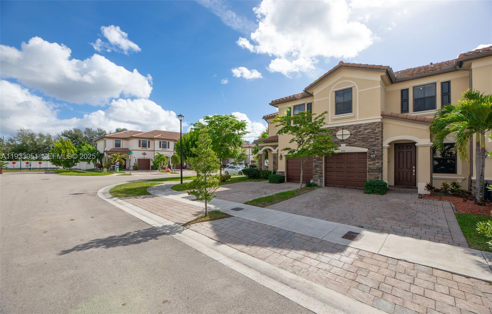 3316 West 91st Terrace Hialeah, FL 33018 - Photo 3 of 40