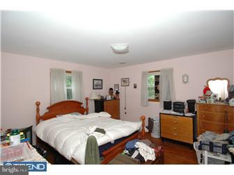 69 Chest-Georgetown Road Columbus, NJ 08022 - Photo 8 of 12 Bedroom - Main