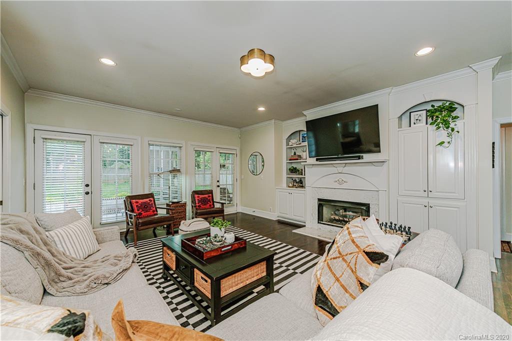 6139 Creola Road Charlotte, NC 28270 - Photo 7 of 38 Gallery Image 7