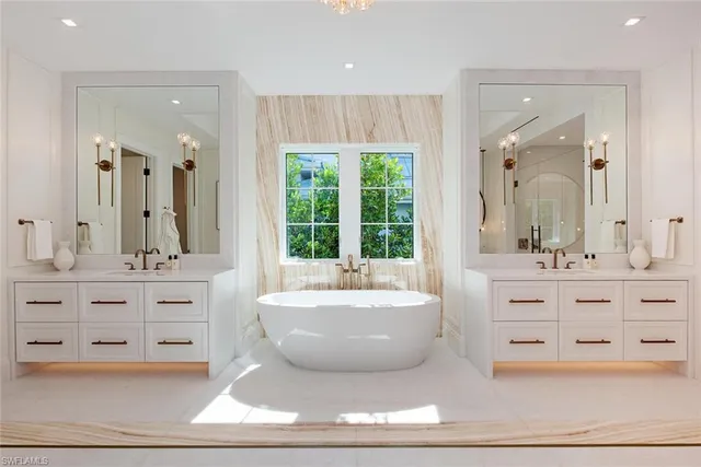 $27,995,000 | 1731 Gordon Drive, Naples, FL 34102