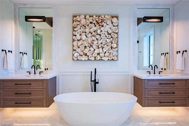 $27,995,000 | 1731 Gordon Drive, Naples, FL 34102