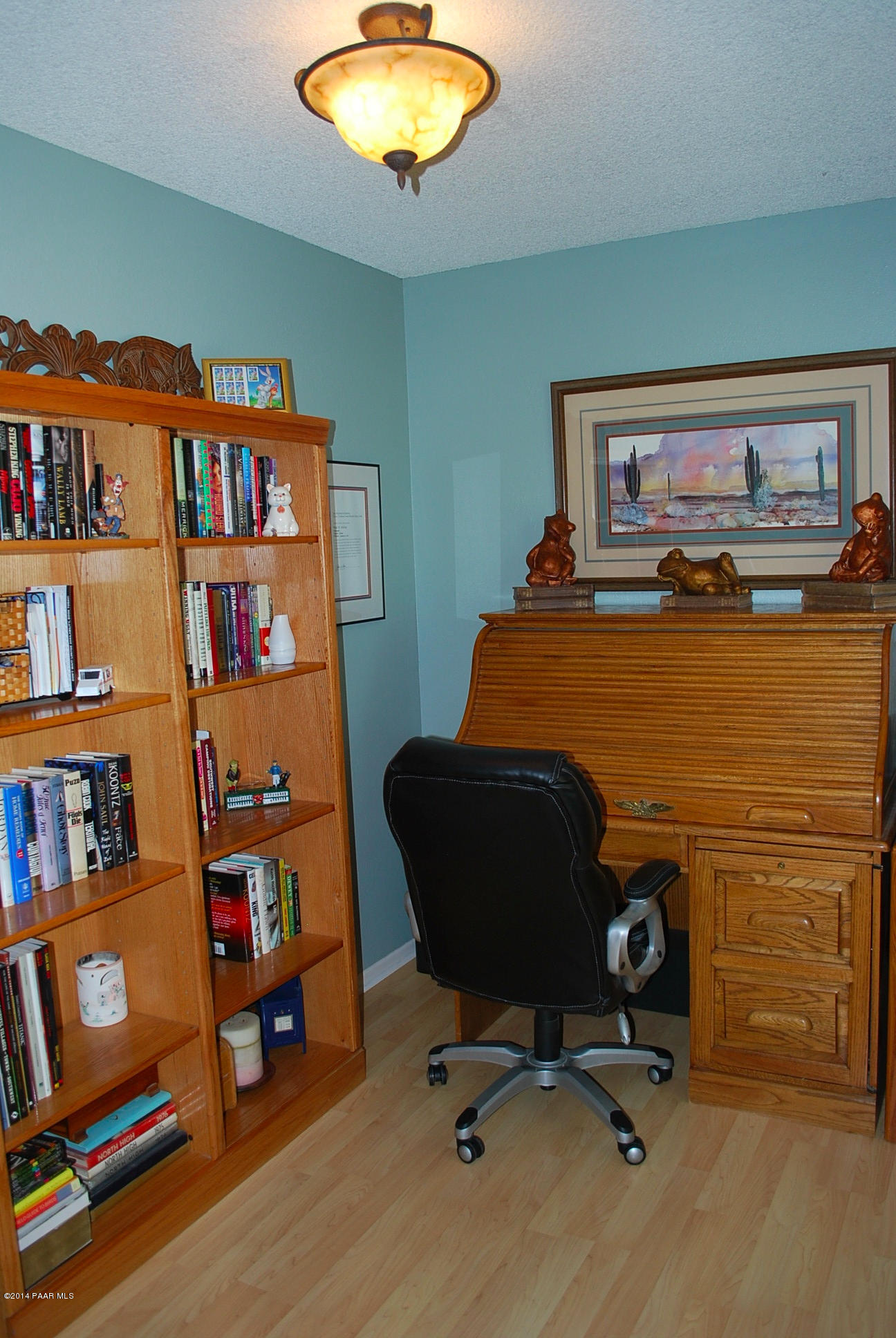 2701 Ridge Road Prescott, AZ 86301 - Photo 30 of 39 a bedroom with furniture and a book shelf