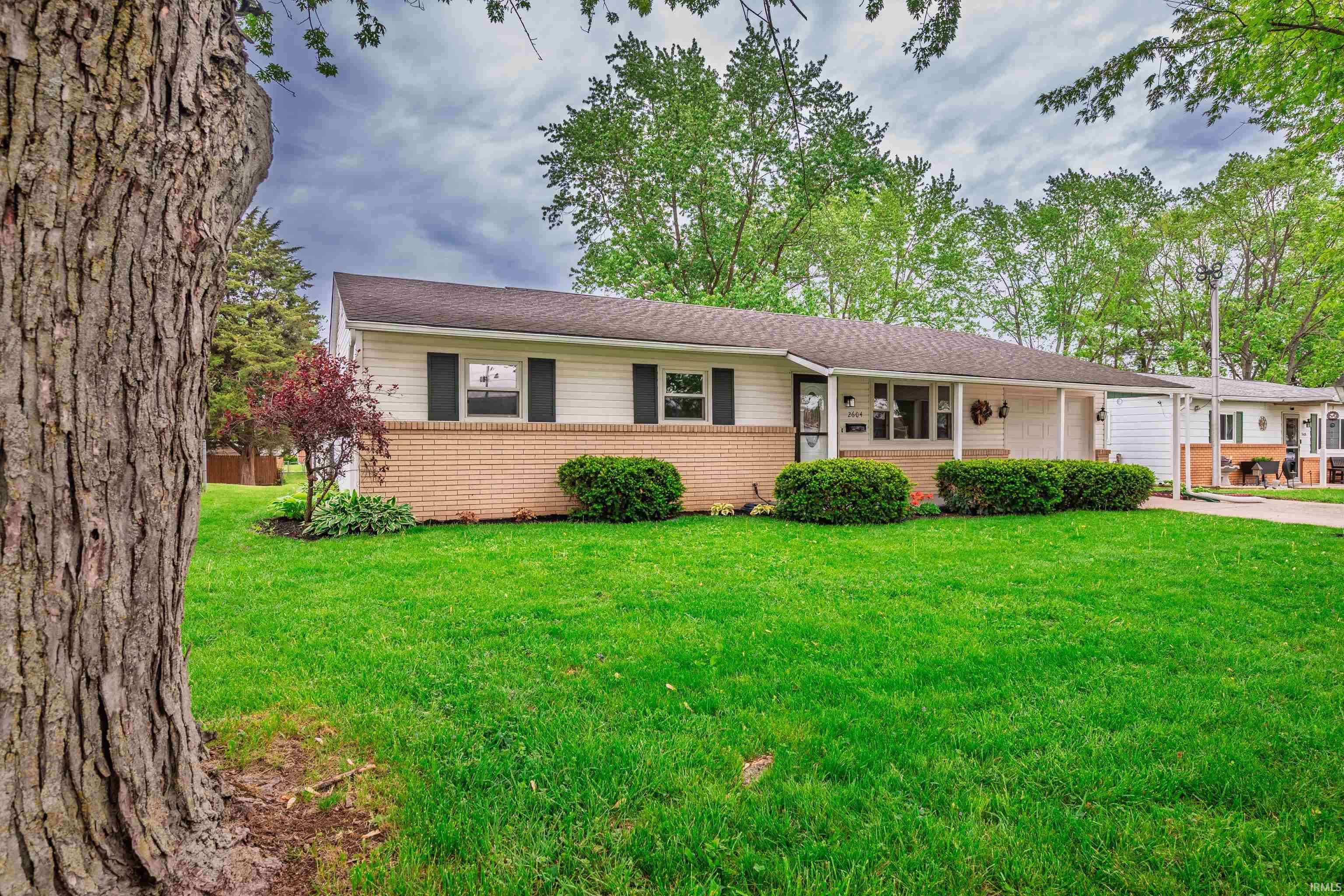 2604 East 27th Street Muncie, IN 47302 - Photo 3 of 34