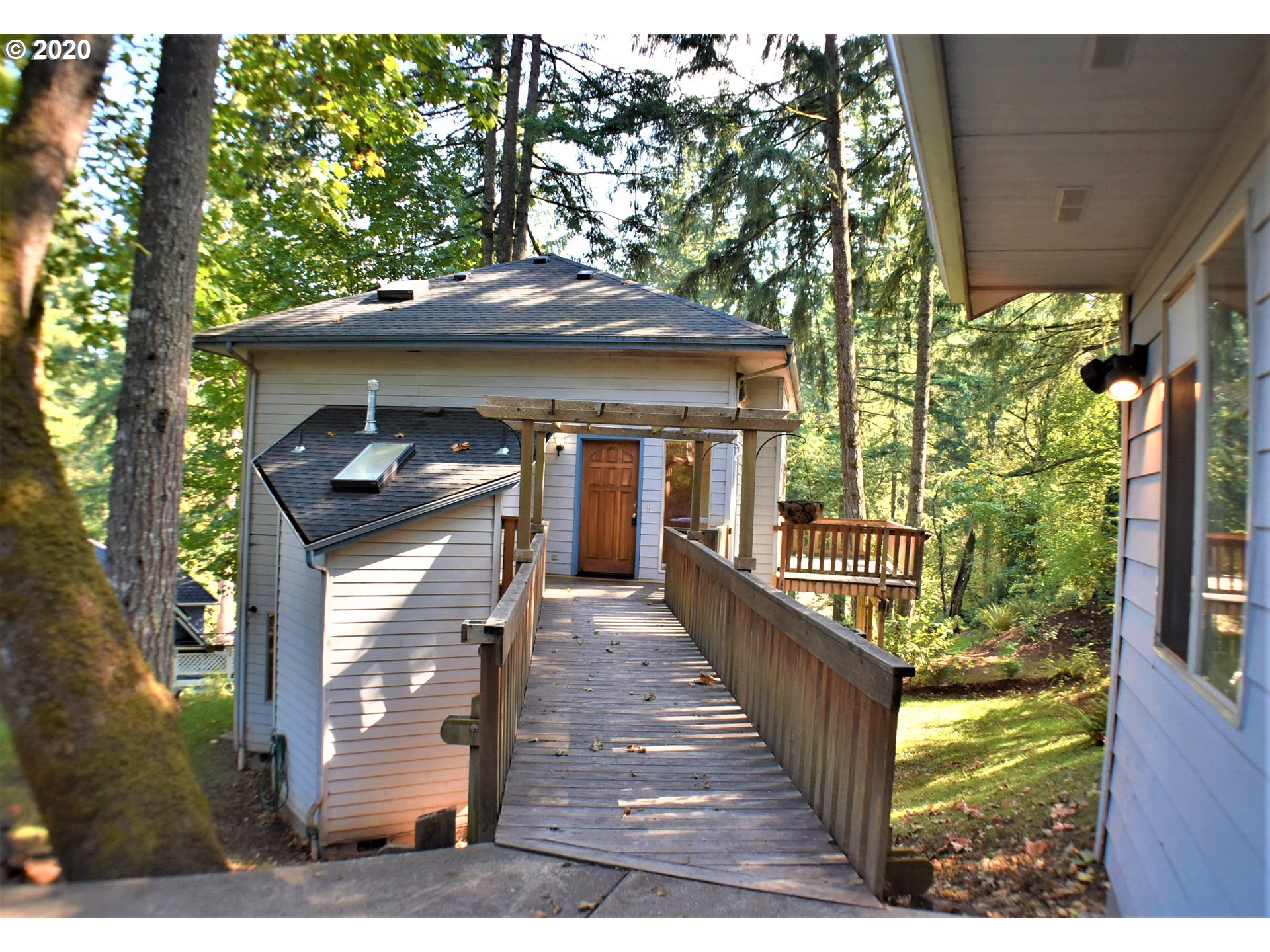 3059 Hendricks Hill Drive Eugene, OR 97403 - Photo 4 of 32