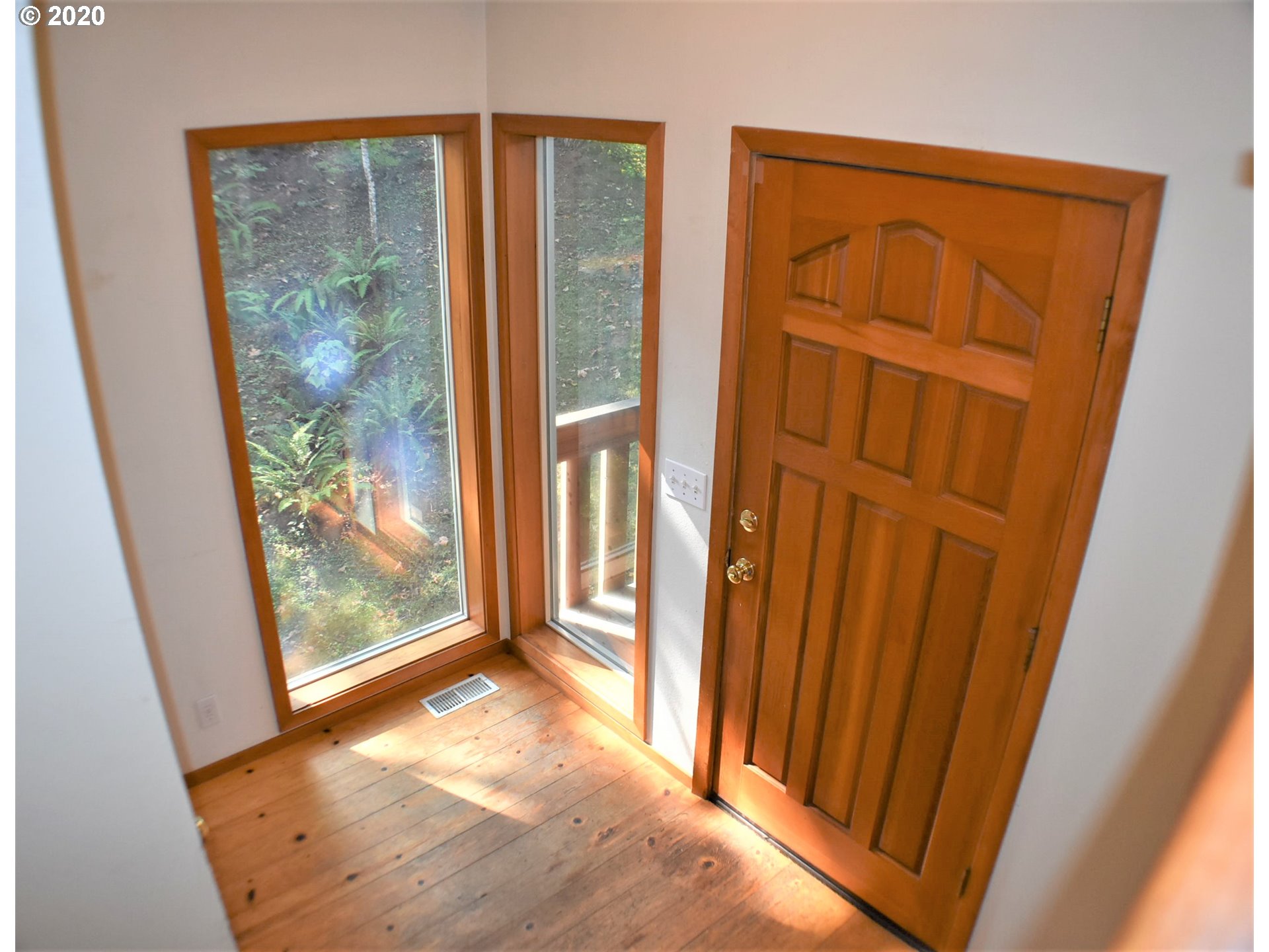 3059 Hendricks Hill Drive Eugene, OR 97403 - Photo 5 of 32