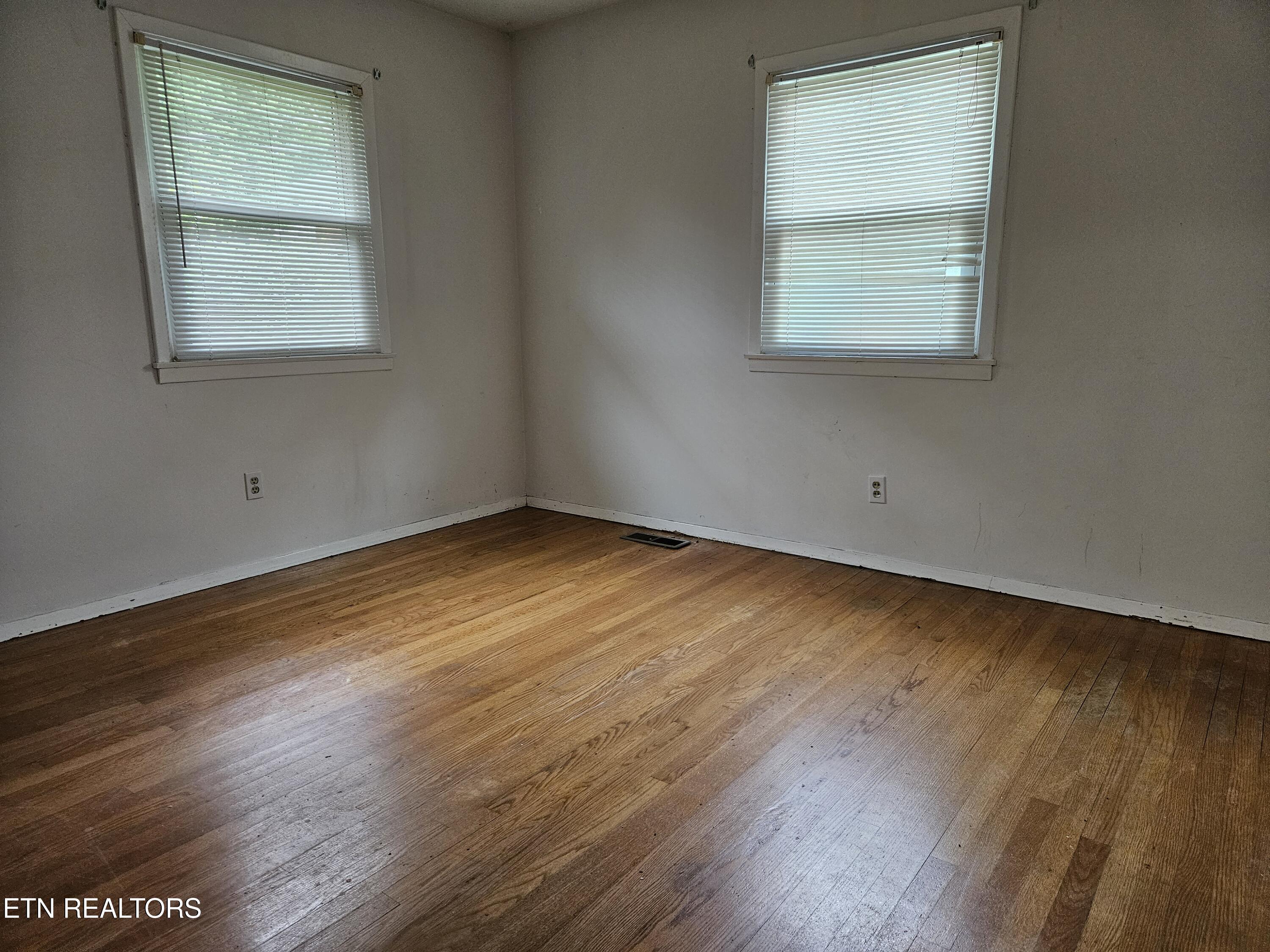 3204 Hazelwood Road Knoxville, TN 37921 - Photo 5 of 25 20260718_091206
