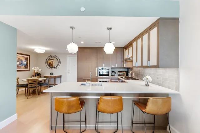 $1,699,000 | 100 Lovejoy Wharf, Unit 9F, Boston, MA 02114