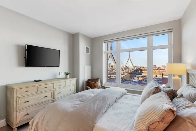 $1,699,000 | 100 Lovejoy Wharf, Unit 9F, Boston, MA 02114