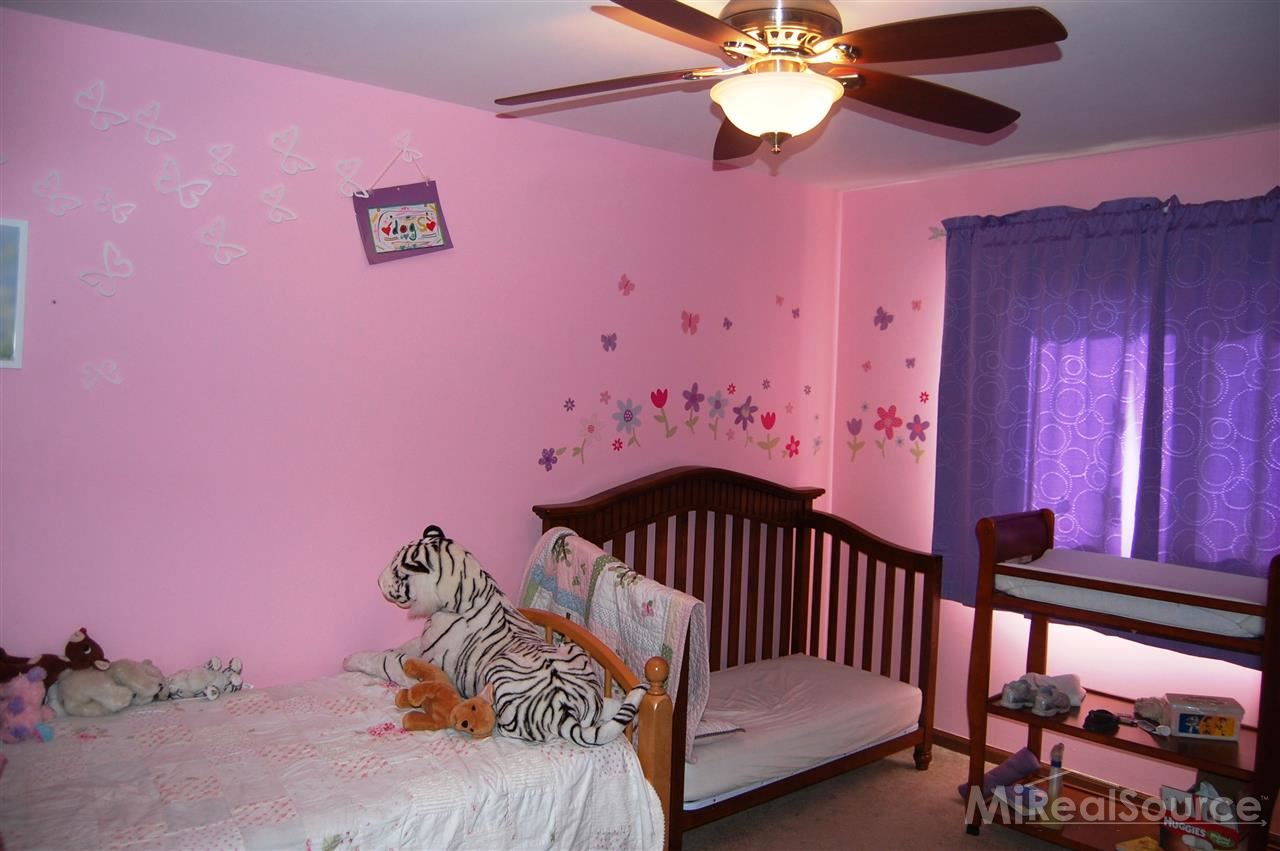 1833 Jason Circle Rochester, MI 48306 - Photo 22 of 29 31203423-21.JPG