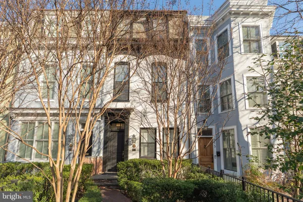 a view of a multi story building