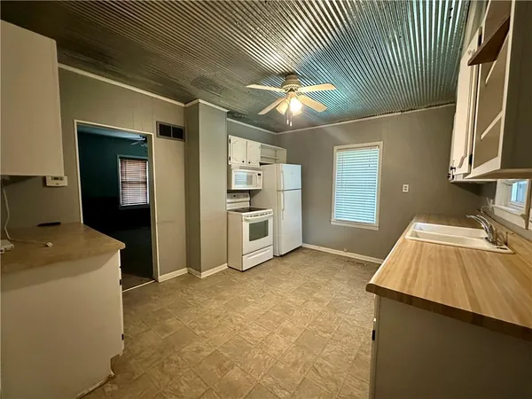 $69,000 | 401 West 5th Street, Grant City, MO 64456