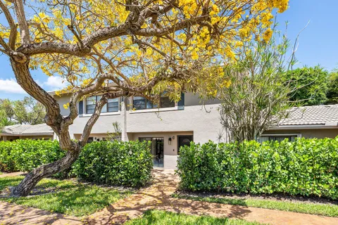 $299,900 | 27 Stratford Lane West, Unit C, Boynton Beach, FL 33436