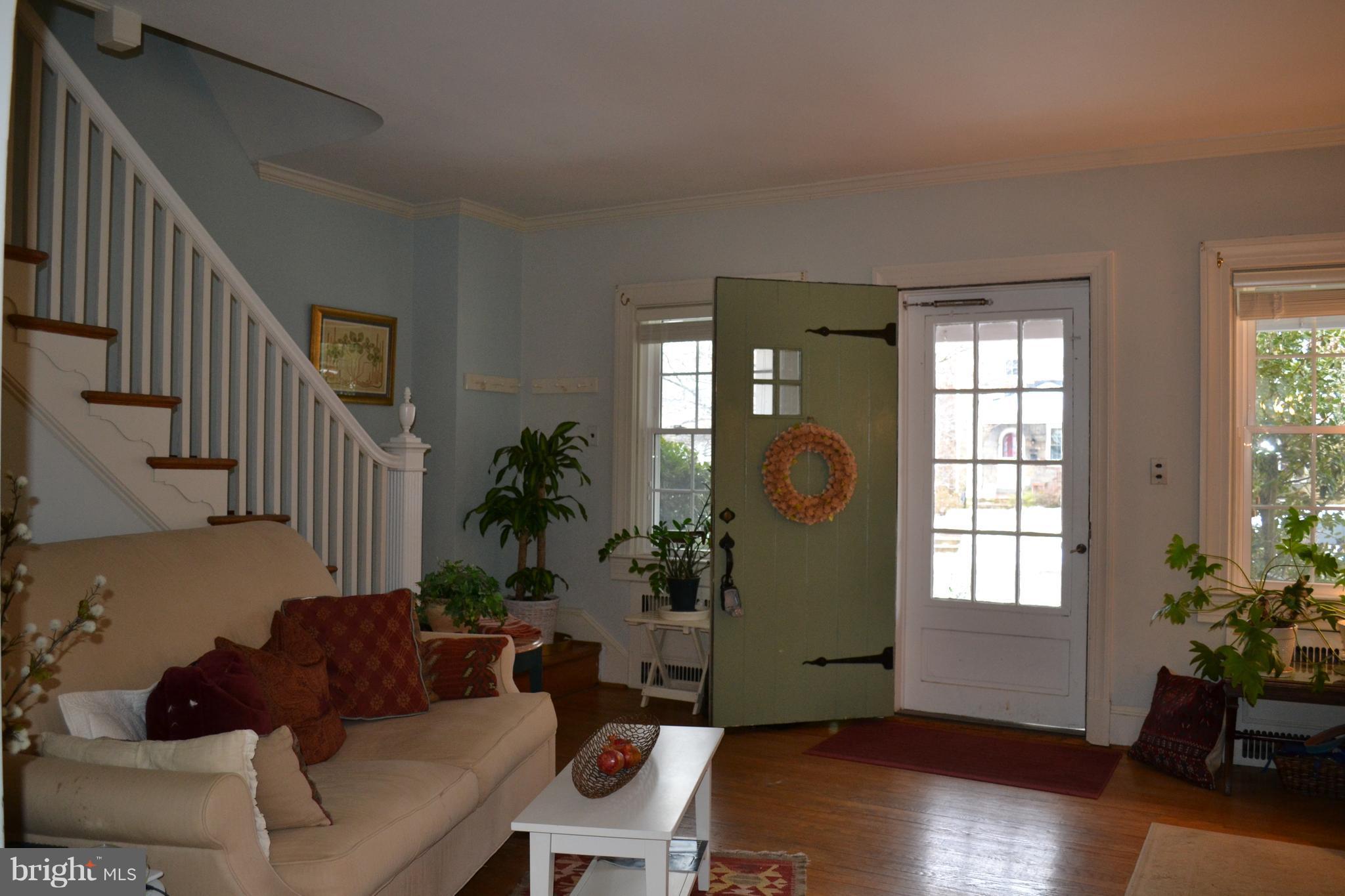 324 Hopkins Road Baltimore, MD 21212 - Photo 1 of 12 Living Room