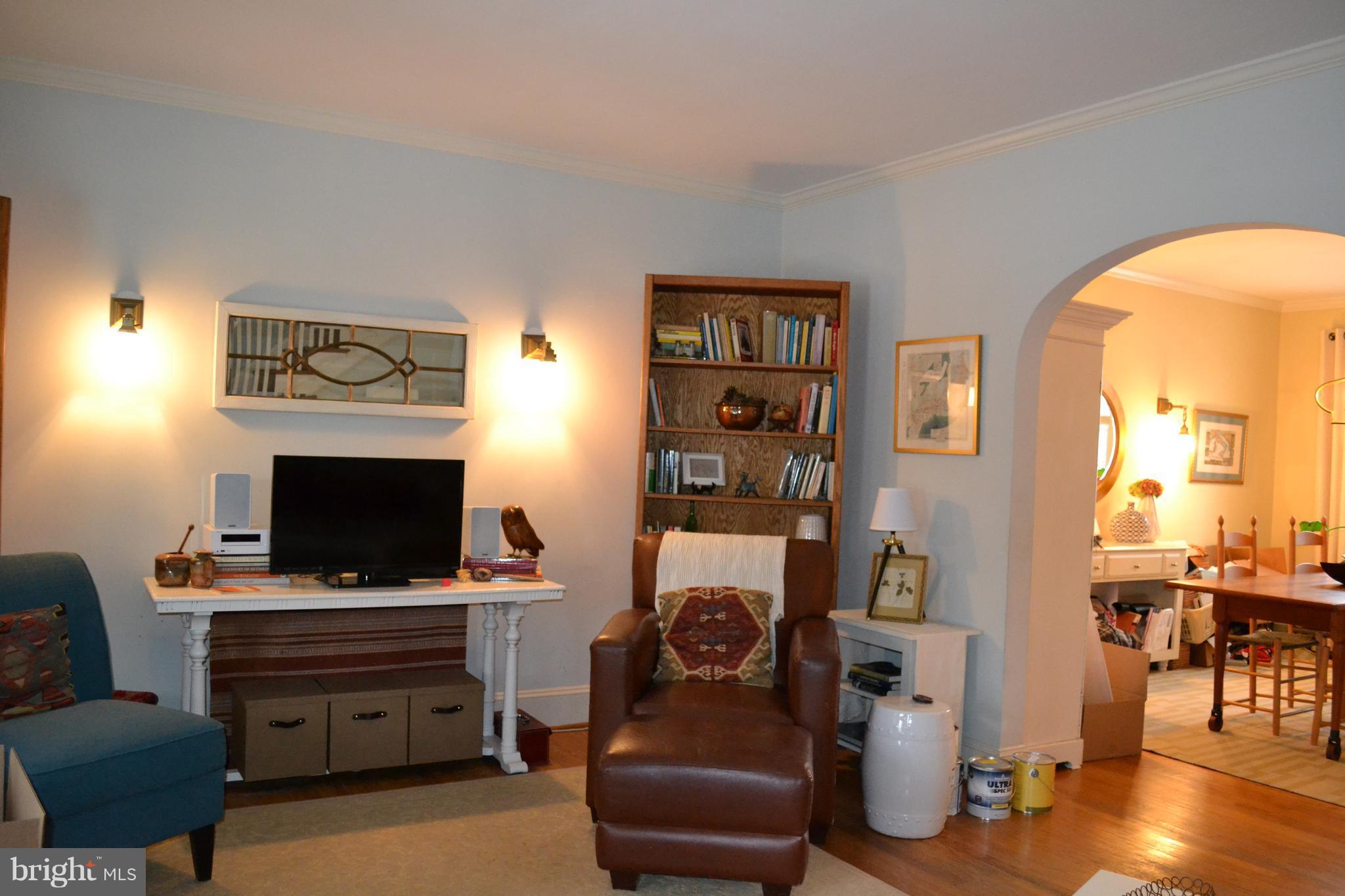 324 Hopkins Road Baltimore, MD 21212 - Photo 5 of 12 Living Room