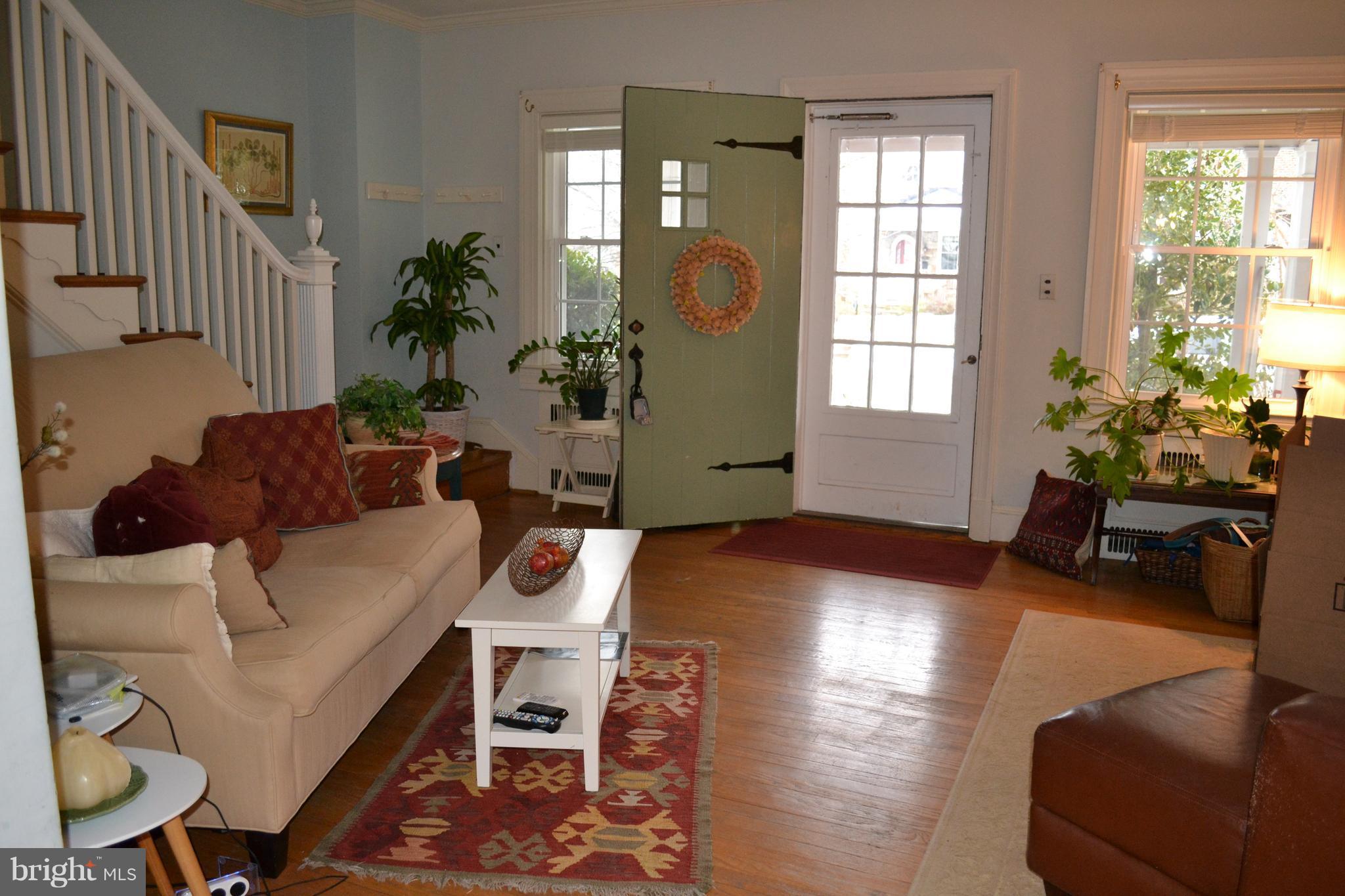 324 Hopkins Road Baltimore, MD 21212 - Photo 6 of 12 Living Room