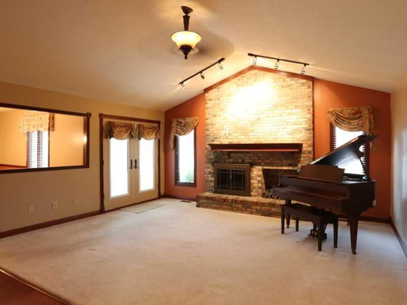 12621 Walrond Road Fishers, IN 46037 - Photo 3 of 18 Gallery Image 3