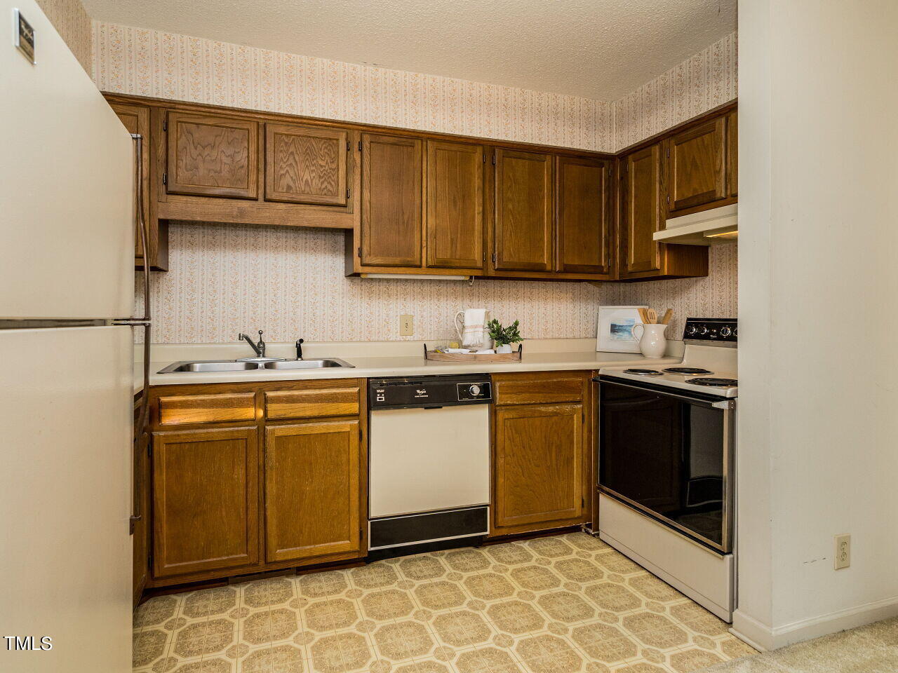 6804 Ray Road Raleigh, NC 27612 - Photo 11 of 24 011-1280x960-kitchen