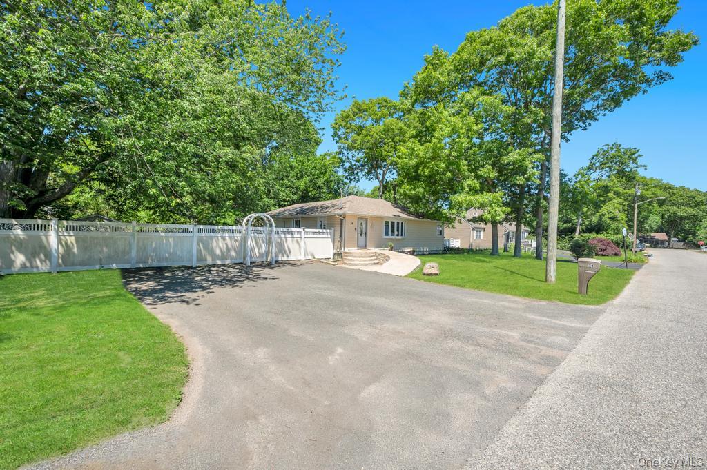 34 Windus Road Shirley, NY 11967 - Photo 4 of 32