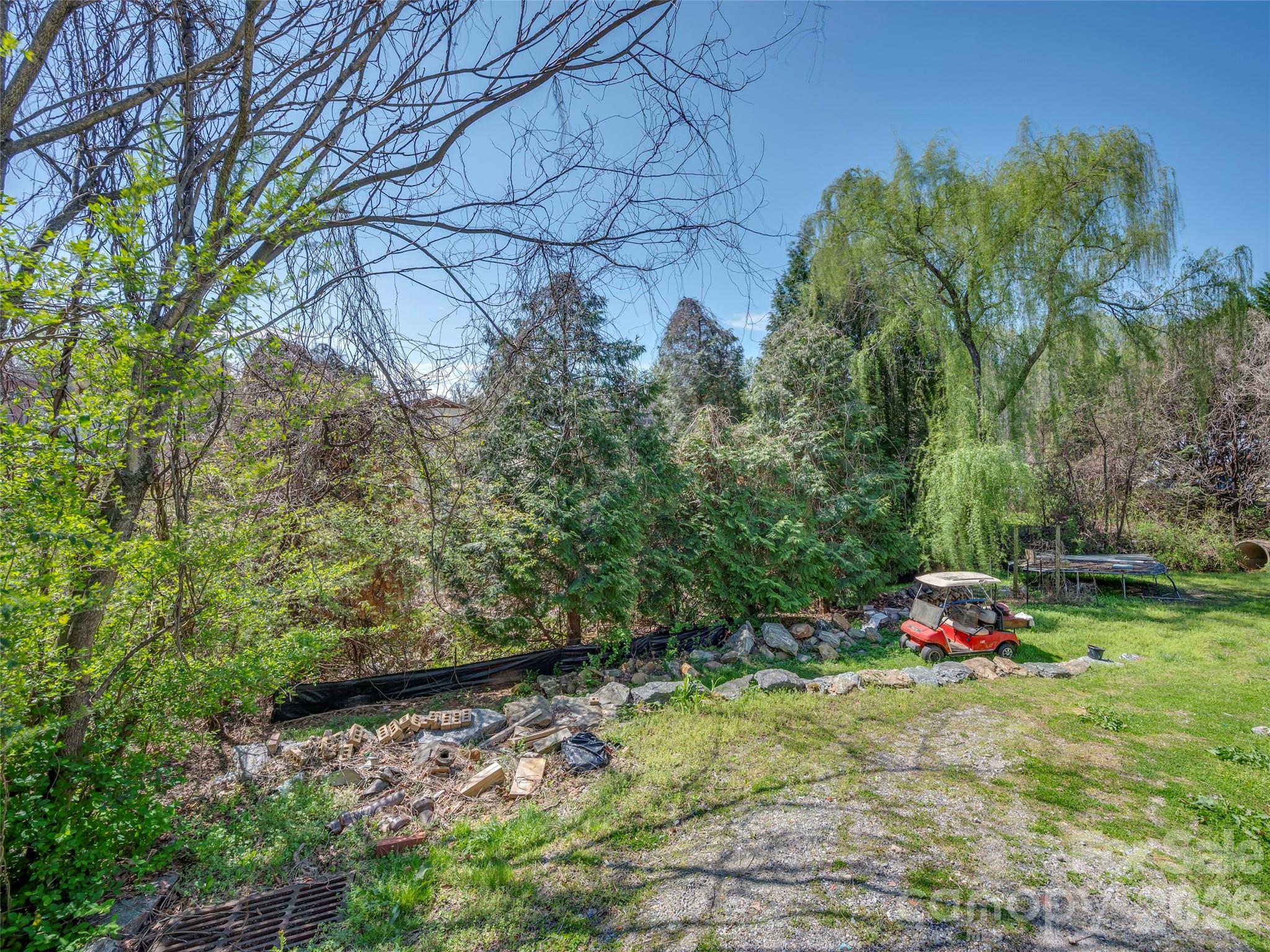 120 East Howard Street Tryon, NC 28782 - Photo 28 of 31 a backyard of a house with table and chairs