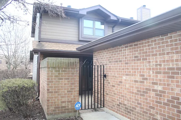 $389,900 | 15 Indian Trail Drive, Unit 15, Westmont, IL 60559