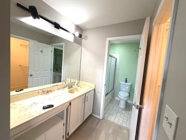 $389,900 | 15 Indian Trail Drive, Unit 15, Westmont, IL 60559