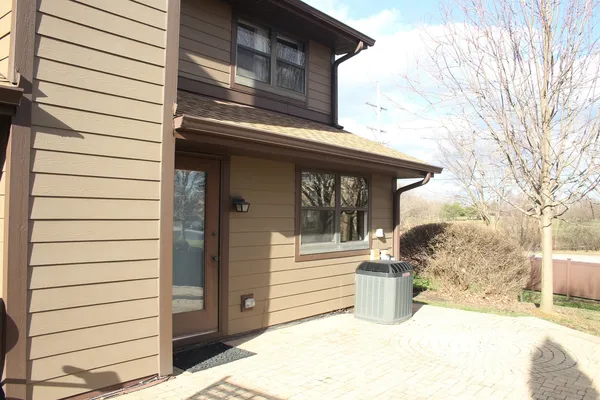 $389,900 | 15 Indian Trail Drive, Unit 15, Westmont, IL 60559