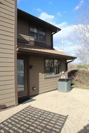 $389,900 | 15 Indian Trail Drive, Unit 15, Westmont, IL 60559