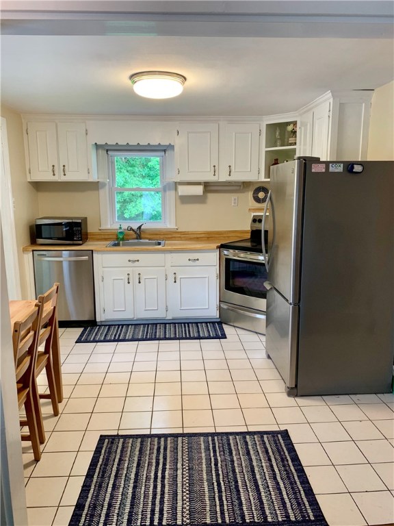 68 Angus Street Coventry, RI 02816 - Photo 4 of 17 Gallery Image 4