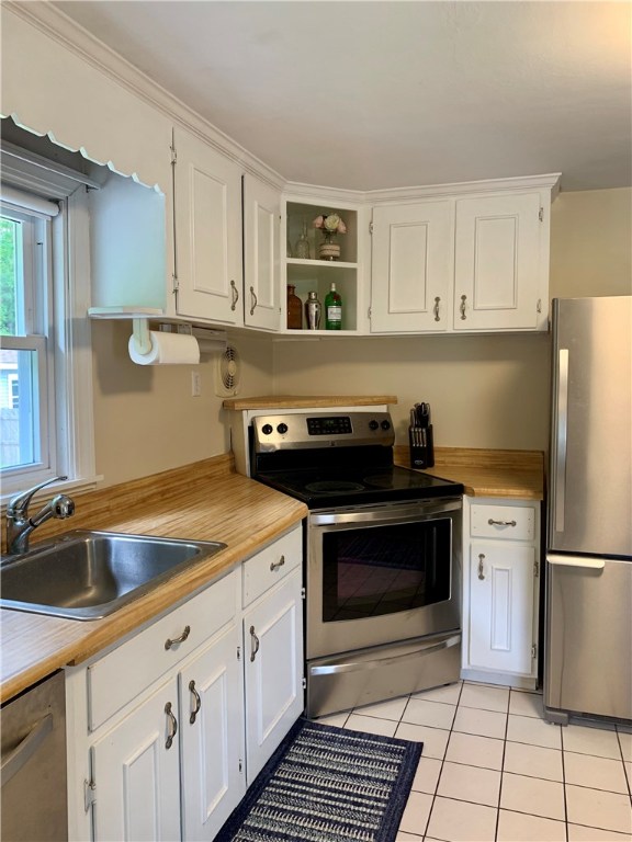 68 Angus Street Coventry, RI 02816 - Photo 5 of 17 Gallery Image 5