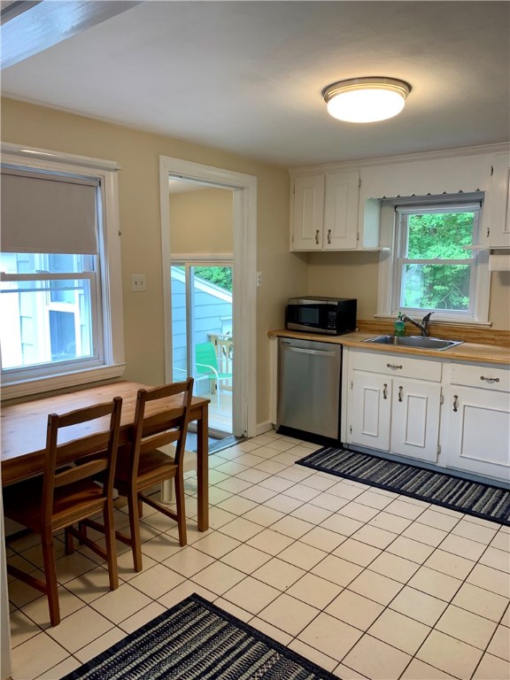 68 Angus Street Coventry, RI 02816 - Photo 6 of 17 Gallery Image 6