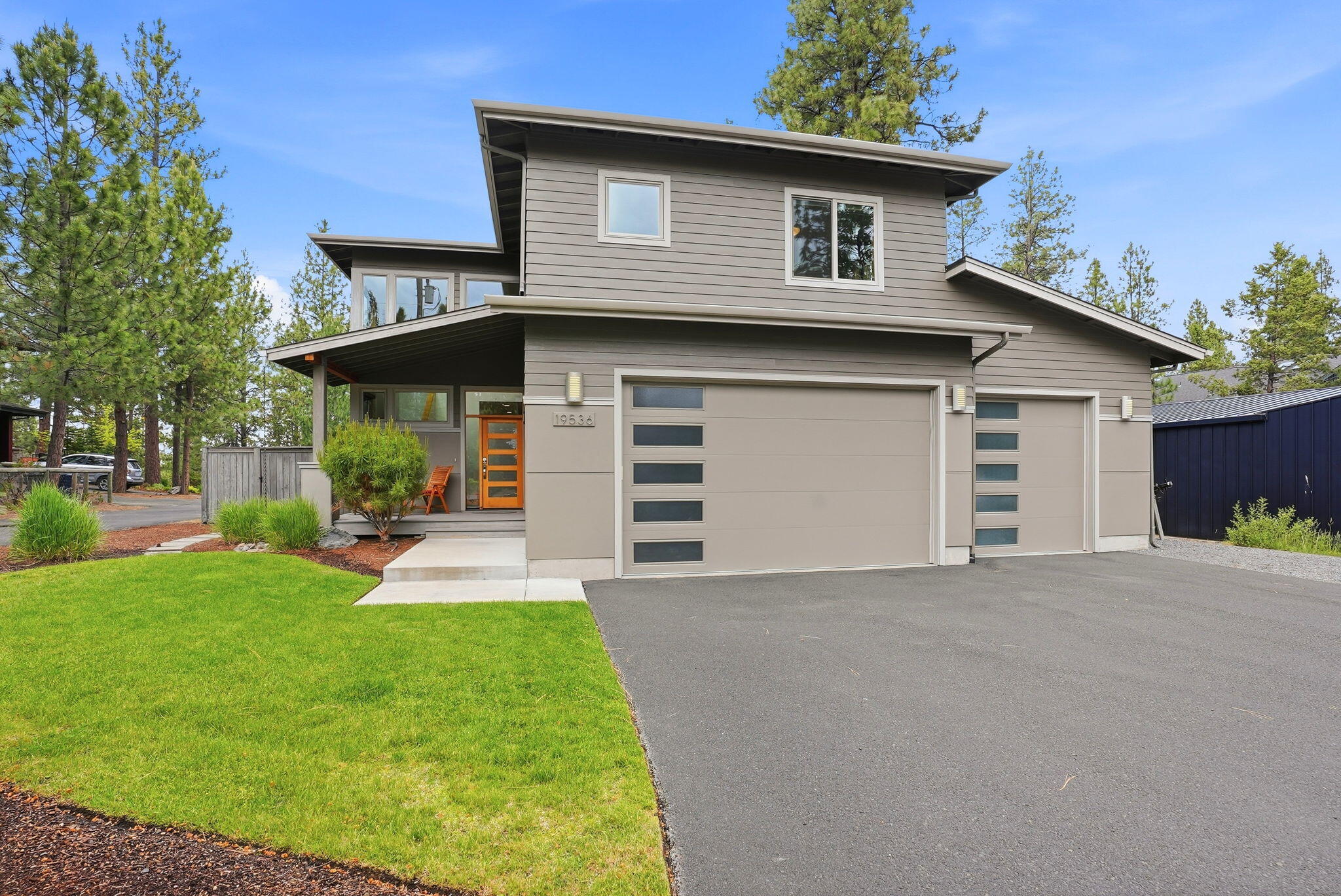19536 East Campbell Road Bend, OR 97702 - Photo 4 of 58 4-web-or-mls-Riley_Visuals_010