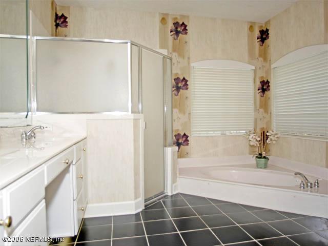 10027 Deercreek Club Road Jacksonville, FL 32256 - Photo 10 of 15 a bathroom with a bathtub and a sink