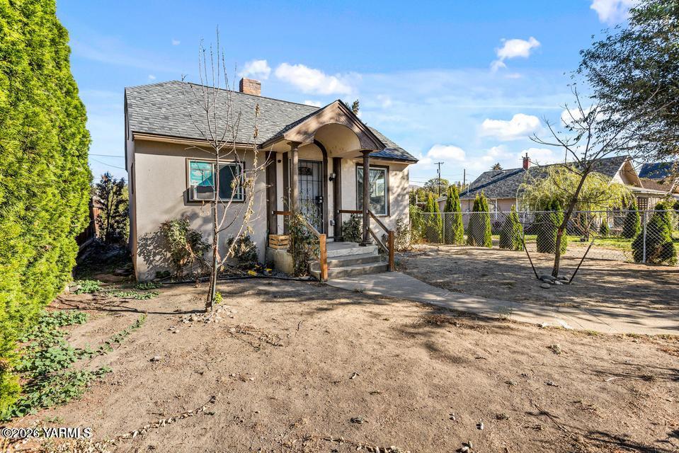 1215 Cherry Avenue Yakima, WA 98902 - Photo 2 of 17 1215 Cherry Ave.