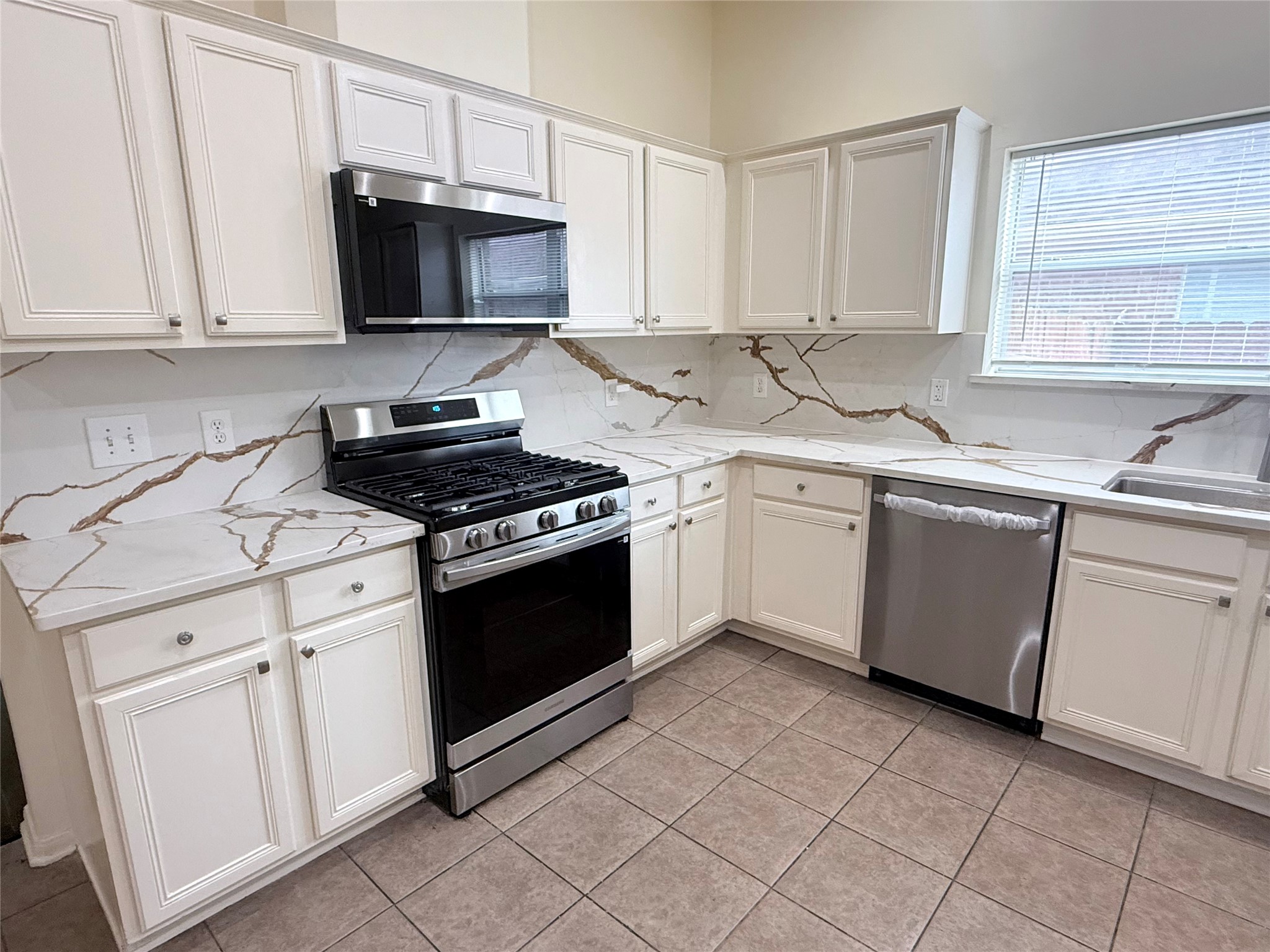 6530 Signal Point Lane Houston, TX 77064 - Photo 10 of 28 Kitchen with granite countertop and stainless steel appliances