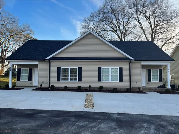 $1,300 | 104 Oak Lane, Liberty, SC 29657