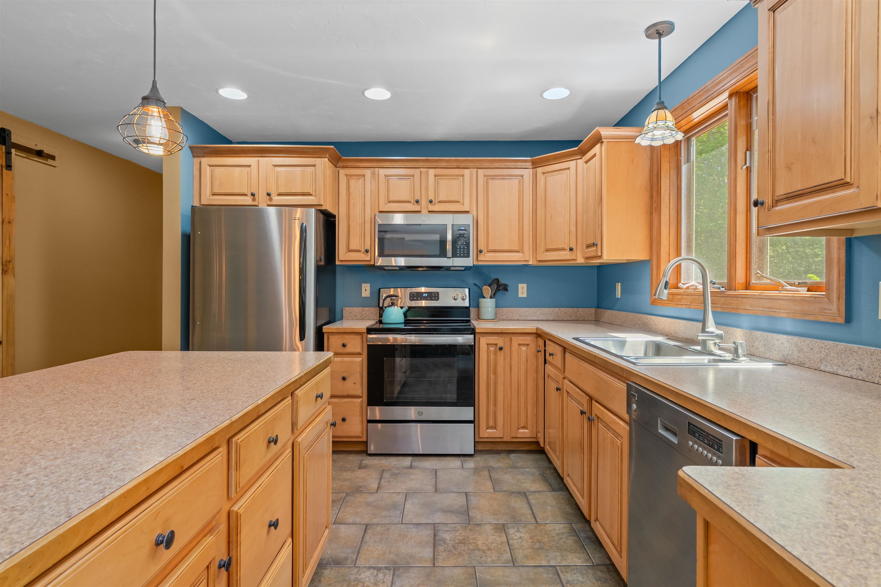 124 Tate Road Gilford, NH 03249 - Photo 11 of 59