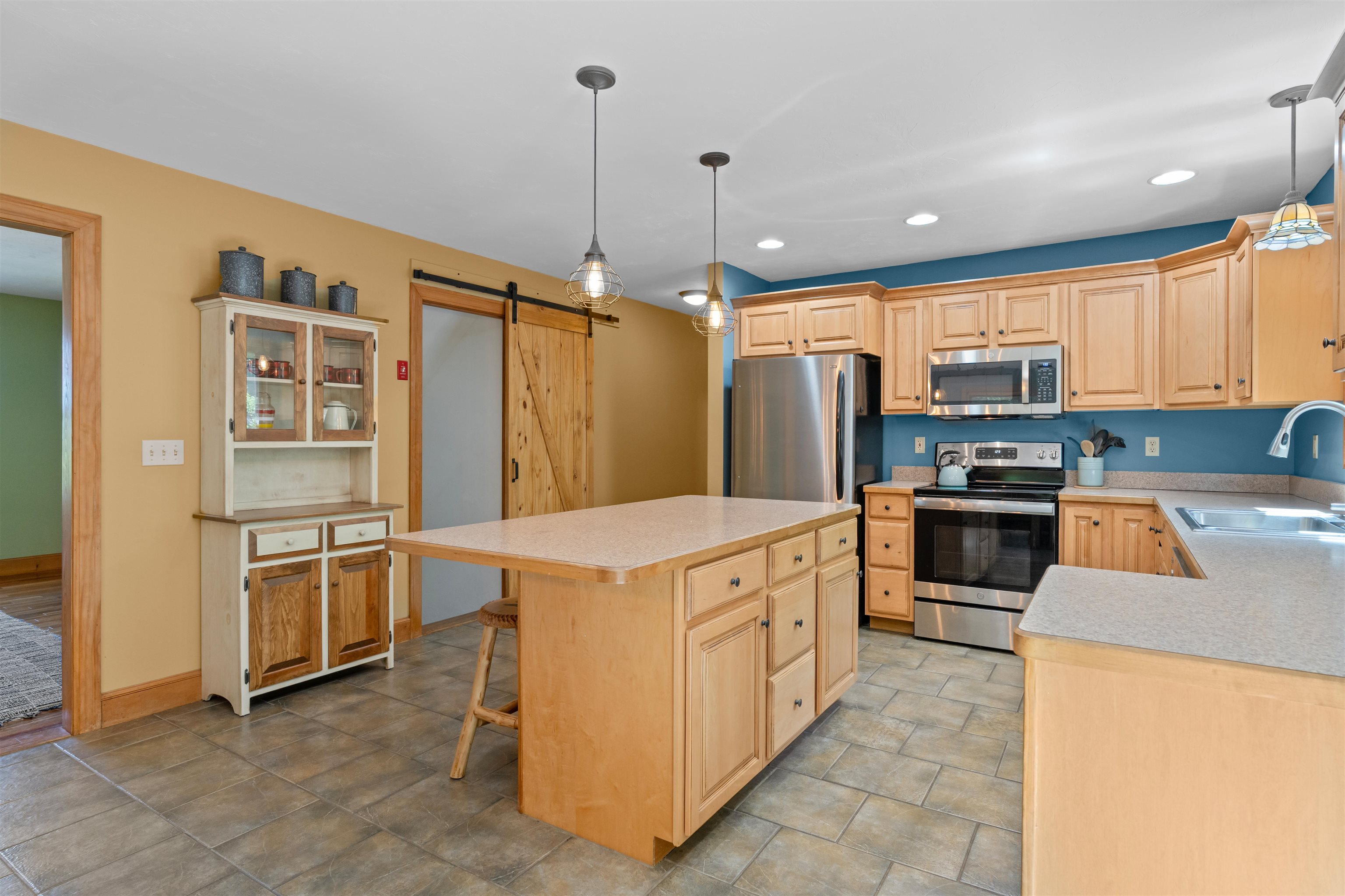 124 Tate Road Gilford, NH 03249 - Photo 13 of 59