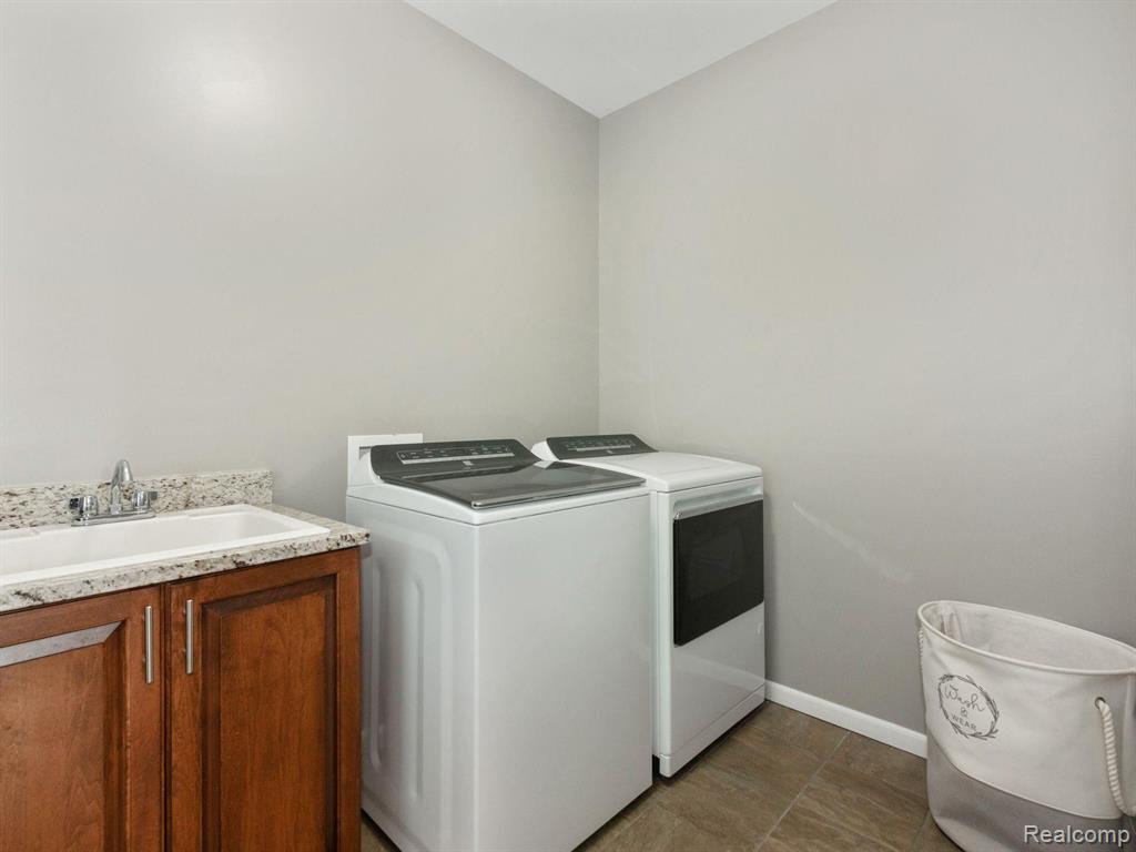 8293 Meadow Ridge Clarkston, MI 48348 - Photo 20 of 38